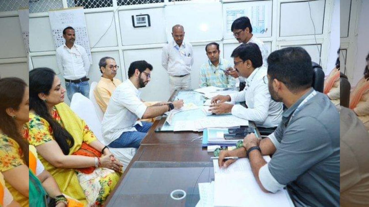 शिवसेना ठाकरे गटाचे युवासेना नेते आदित्य ठाकरे यांनी सलग दुसऱ्यांदा उमेदवारी अर्ज दाखल केला आहे. वरळी मतदारसंघातून त्यांनी अर्ज दाखल केला आहे.