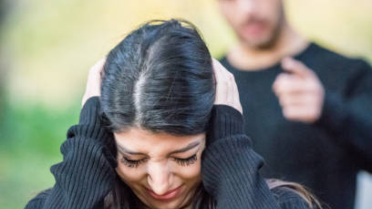 अजिबात एकमेकांशी न बोलणं ठरू शकेल लाभदायक