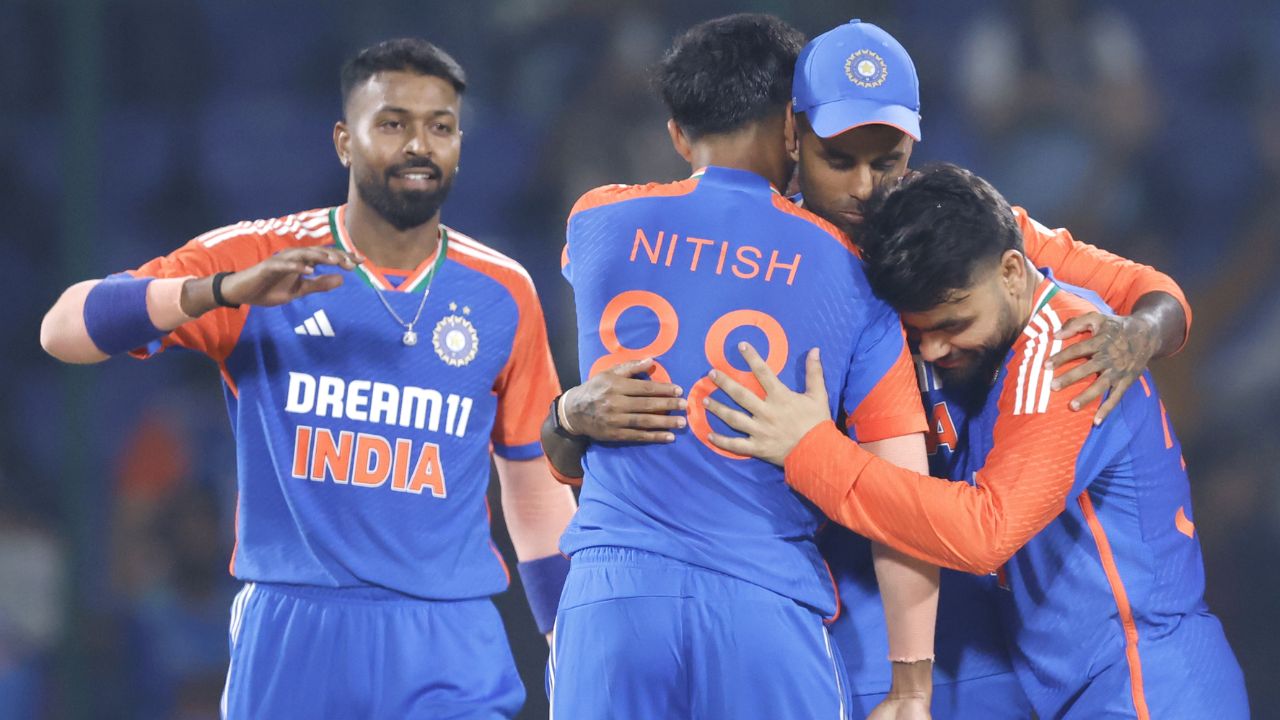 भारताच्या संघाने फलंदाजीचे आव्हान स्वीकारत विस्फोटक फलंदाजी करून २२२ धावांचे लक्ष्य बांग्लादेशसमोर उभे केले होते. फोटो सौजन्य - BCCI सोशल मीडिया 