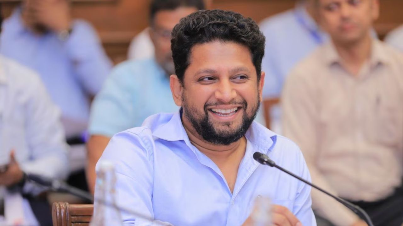 सुजय विखे पाटील यांनी पहिल्याच राजकारणाच्या एन्ट्रीमध्ये अहमदनगर लोकसभा मतदारसंघात विजय मिळवून दिल्ली गाठली. मात्र यंदाच्या लोकसभेमध्ये मात्र त्यांचा पराभव झाला. आता ते विधानसभेसाठी संगमनेर मधून निवडणूक लढवत आहेत.