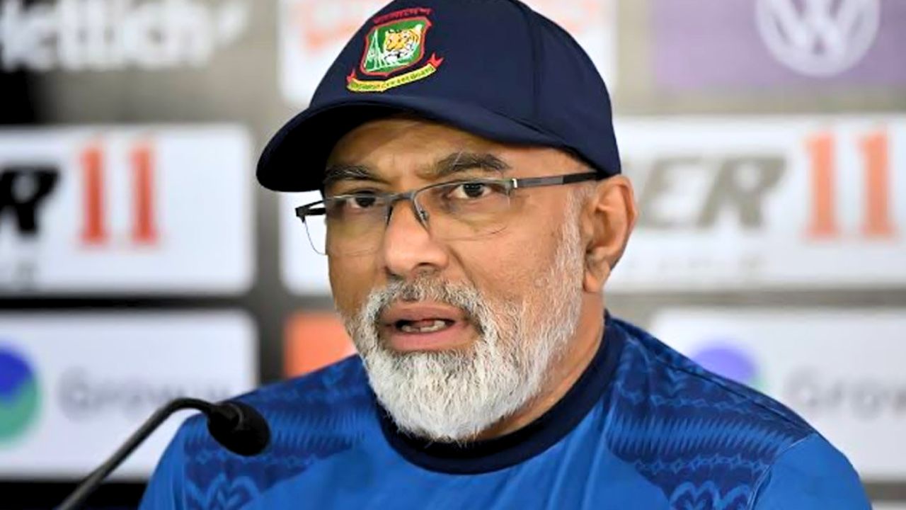 Bangladesh Head Coach : बांगलादेश टीमचे मुख्य प्रशिक्षक बडतर्फ; खेळाडूला कानाखाली मारल्यानंतर मोठी कारवाई