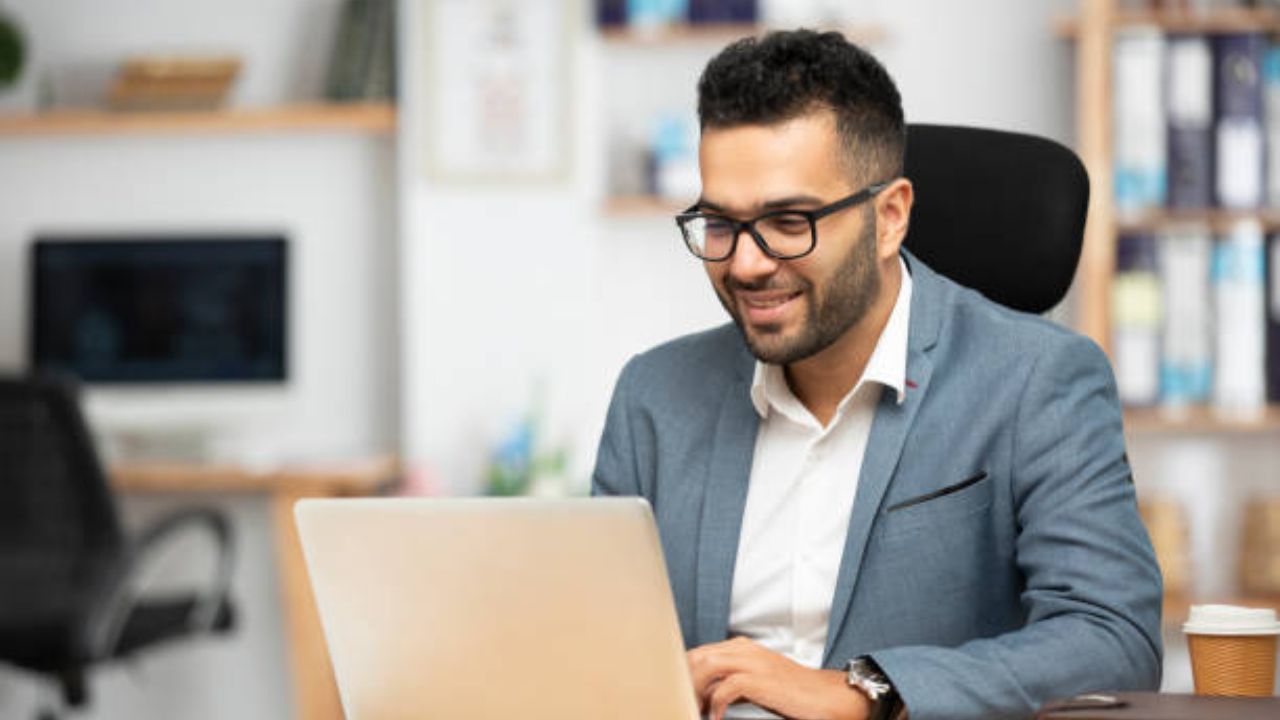 डिप्लोमा आणि पदवीधर उमेदवारांसाठी सुवर्ण संधी (फोटो सौजन्य: iStock)