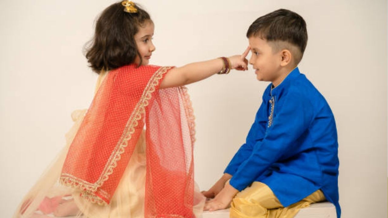 सूर्याचे किरण, आनंदाचा वर्षाव, तुमच्या प्रियजनांना पाठवा भाऊबीजेच्या या खास शुभेच्छा