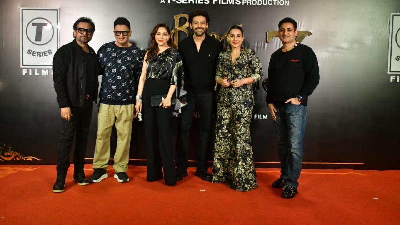 'भुल भुलैया 3'ला मिळालेलं अभूतपुर्व यश सेलिब्रेट करण्यासाठी चित्रपटाच्या टीमने मुंबईमध्ये जंगी सक्सेस पार्टीचं आयोजन केलं होतं. चित्रपटाने रिलीजच्या दहा दिवसांत २०० कोटींच्या क्लबमध्ये एन्ट्री घेतली आहे. 