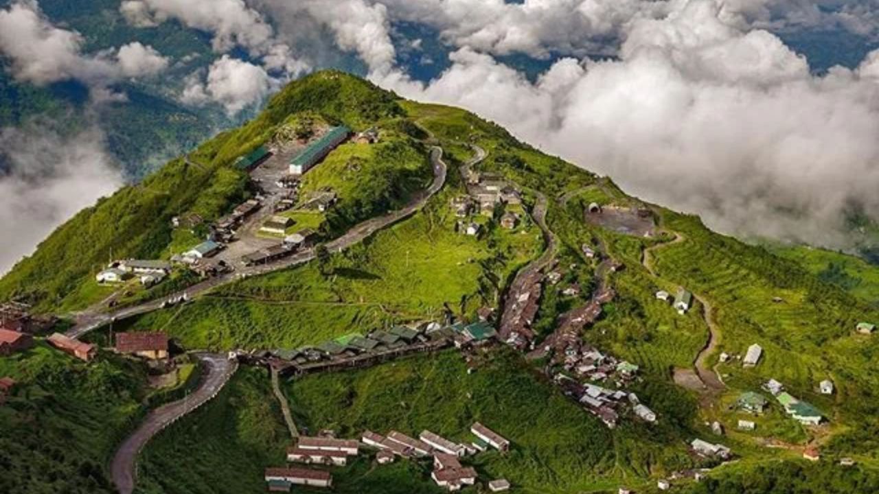 डोंग व्हॅली हे सुमारे 1240 मीटर उंचीवर वसलेले आहे. इथे दिवसाचा प्रकाश साधारण 12 तासांचा असतो