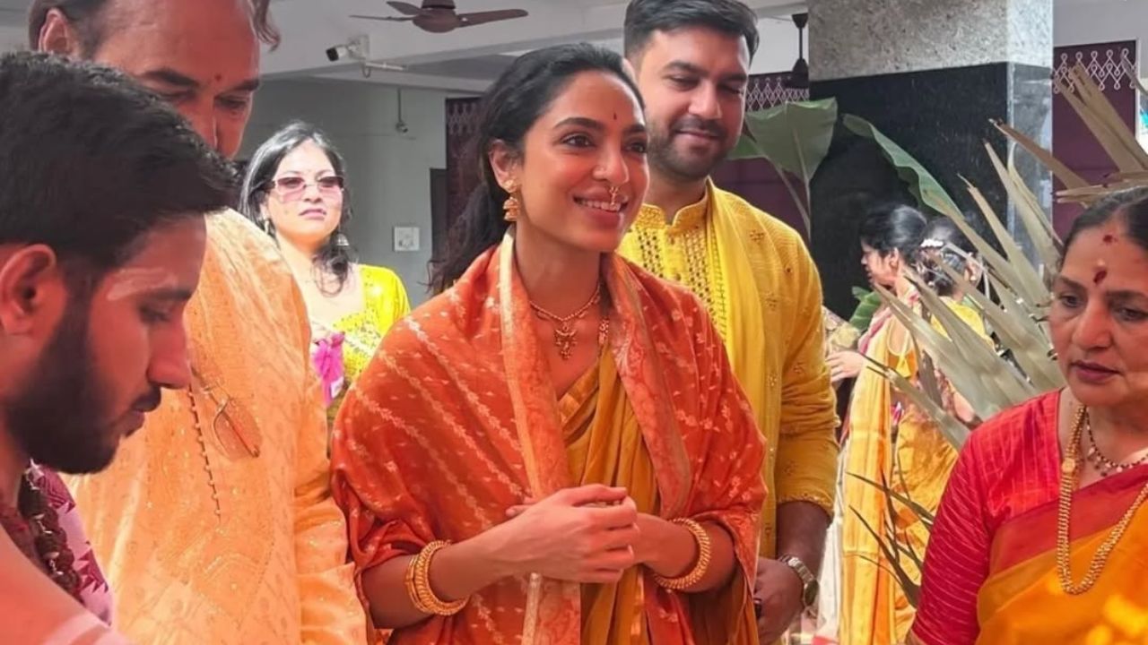 तथापि, लोक अजूनही जोडप्याच्या हळदी समारंभाच्या आणखी चित्रांची वाट पाहत आहेत ज्यामध्ये मजा आणि थाटामाट पाहायला मिळेल. आतापर्यंत या जोडप्याने त्यांच्या खास दिवसाचा कोणताही खास फोटो शेअर केलेला नाही.