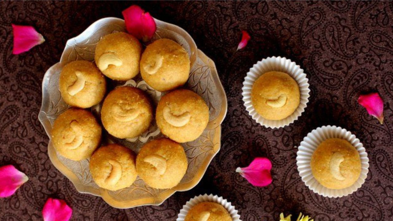 Diwali 2024: दिवाळीसाठी मिठाई खरेदी करताय? पण बनावट आणि खरी मिठाई ओळखाल कशी? ही सोपी पद्धत वापरा