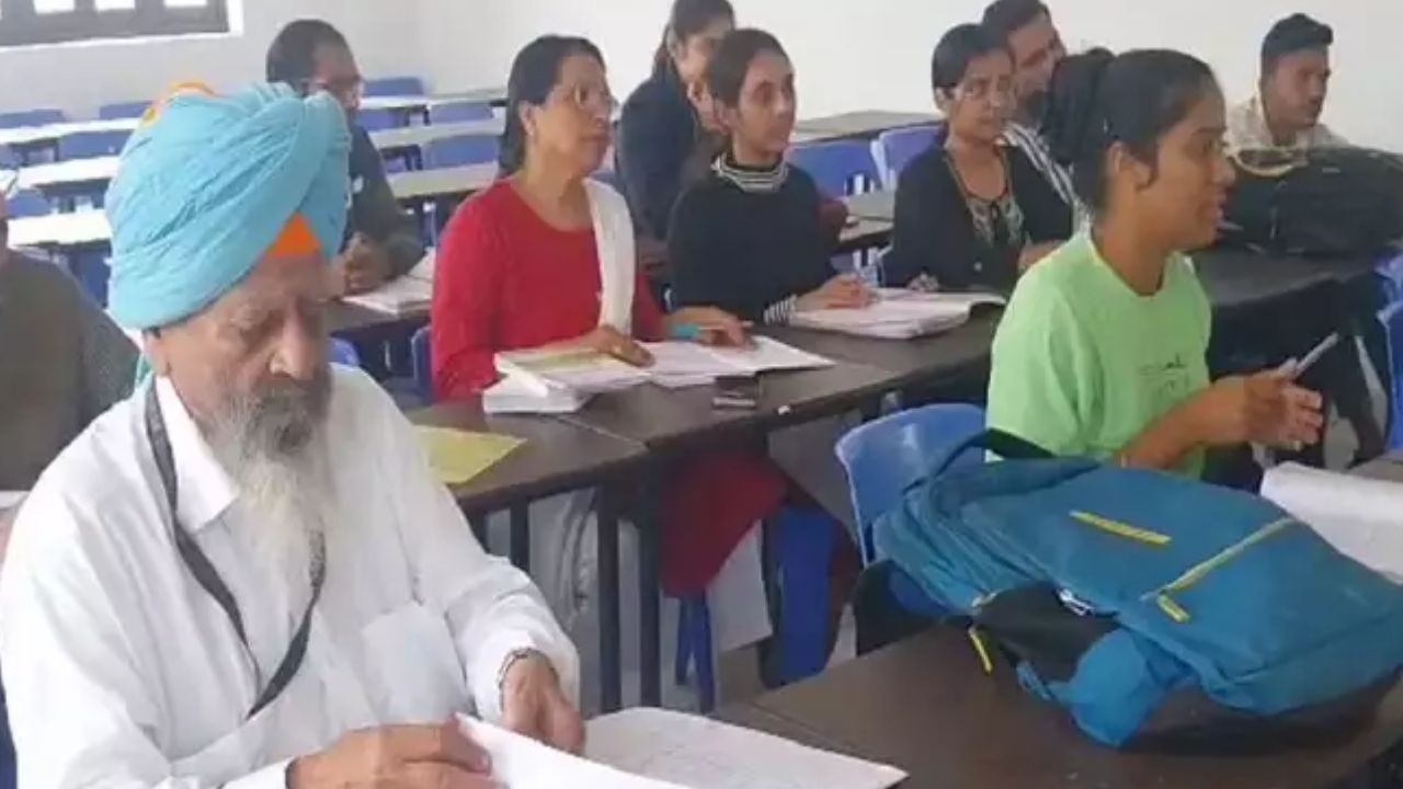 खरंय शिक्षणाला वयाची अट नसते; 81 व्या वर्षात घेतला कॉलेजमध्ये प्रवेश