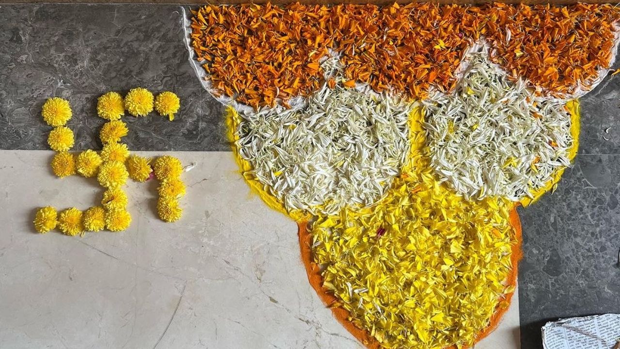 दिवाळीच्या दिवशी आलिया भट्टनेही तिच्या सासरच्या घरी सुंदर रांगोळी काढली आहे. आलिया भट्टने तिच्या रांगोळीचा फोटो चाहत्यांसोबत शेअर केला आहे.