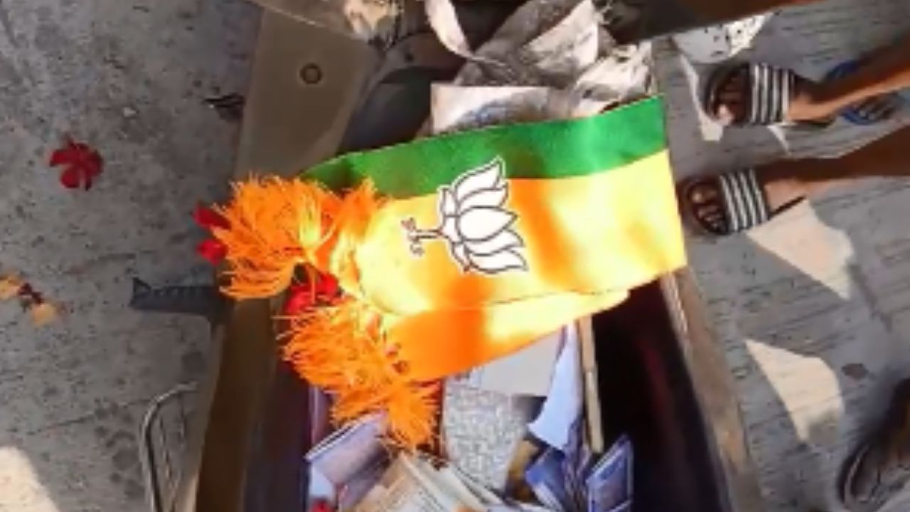 A Shocking Incident Has Come To Light In Palghar On The Day Of Madana Where Voters Were Asked To Vote By Paying Money