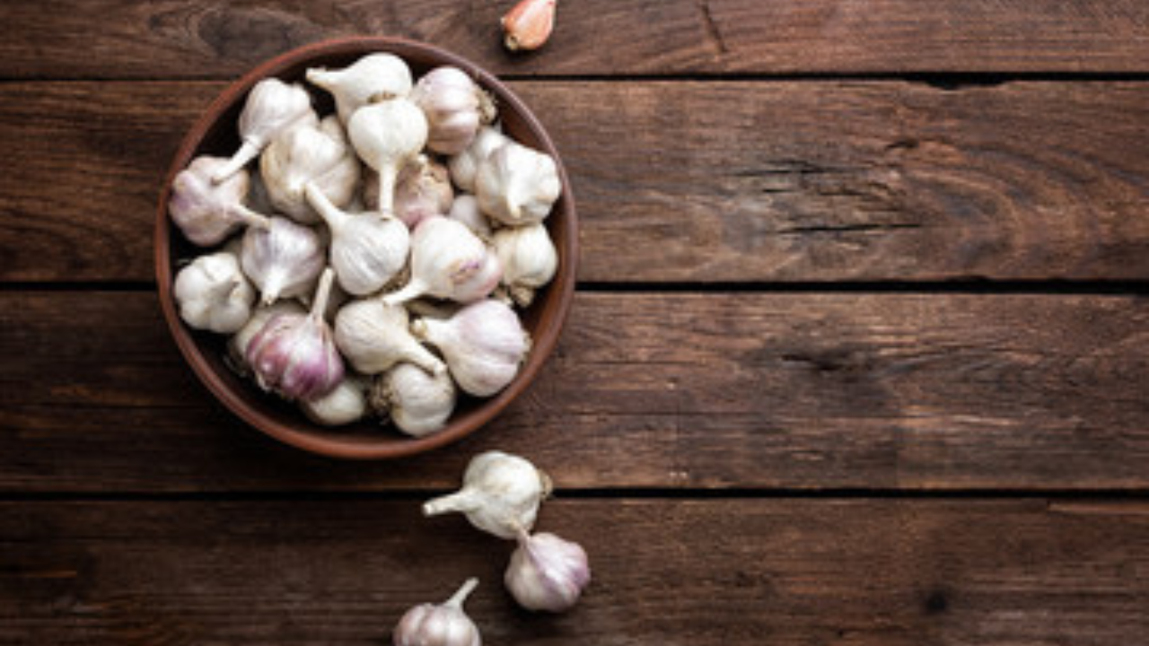 लसाणाच्या चटणीसाठी कोणते साहित्य वापरावे