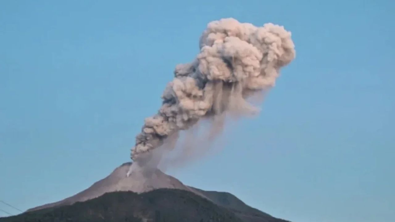 Volcano Erupts in Indonesia Kills Nine Seven km area 'No Man's Land'
