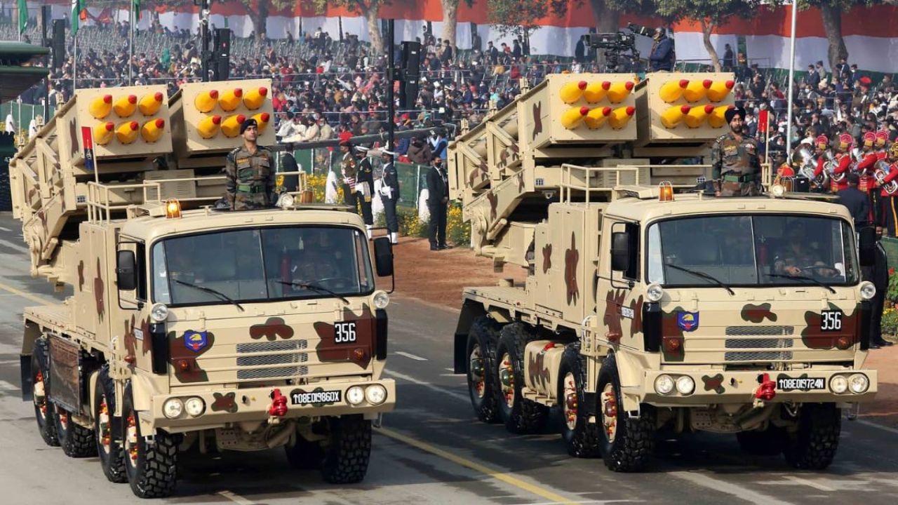 सध्या पिनाकाची मारक श्रेणी 80 किमी आहे.  विद्यमान रॉकेट 75-80 किमीपर्यंतच्या लक्ष्यांवर हल्ला करू शकतात. 