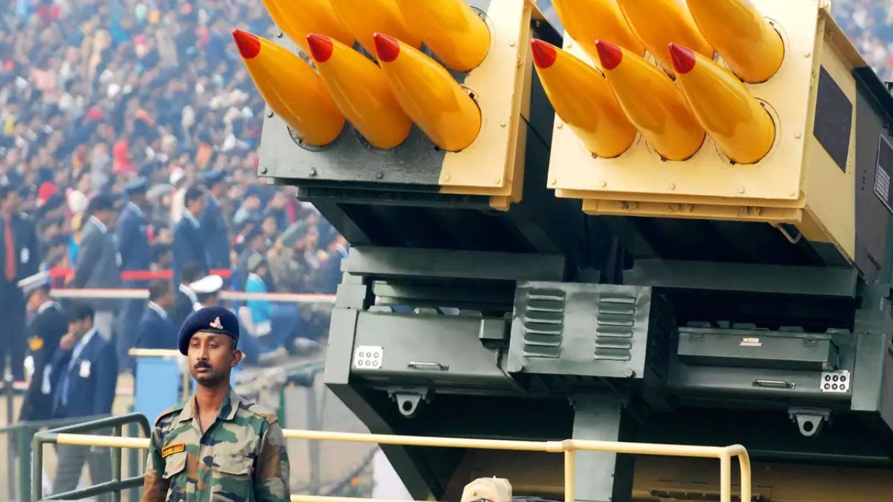 पिनाकाची रेंज वाढवण्याचे काम सुरू आहे  संरक्षण संशोधन आणि विकास संस्था (DRDO) 120 किलोमीटर आणि 200 किलोमीटर अंतरावरील लक्ष्यांवर मारा करण्यास सक्षम असणारे रॉकेट विकसित करत आहे.