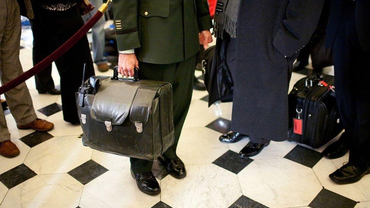 This briefcase of Trump and Putin can destroy the world in a minute Know what's special