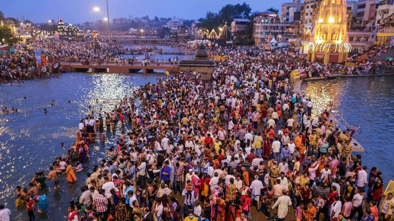 बऱ्याच मोठ्या आगीच्या घटनांमध्ये, कर्मचाऱ्यांना बऱ्याचदा गर्दीच्या ठिकाणी सामोरे जावे लागते, ज्यामुळे अग्निशमन प्रयत्नांना अडथळा निर्माण होतो.