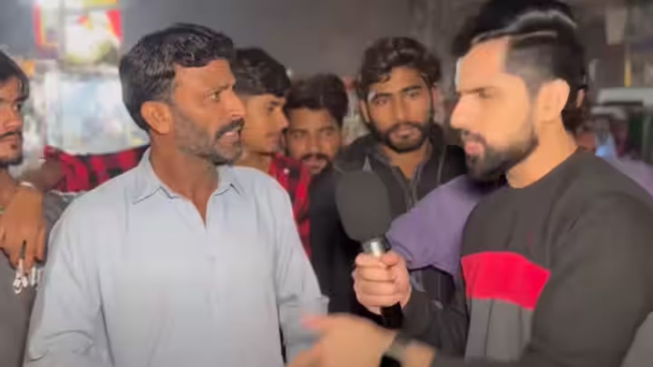 व्हिडिओमध्ये एक पाकिस्तानी व्यक्ती भारताविरोधात विष उकलताना ऐकू येत आहे. एक लाख भावुक मुस्लिम कुराणावर शपथ घेऊन भारताचा नाश करतील, असे तो म्हणत आहे.