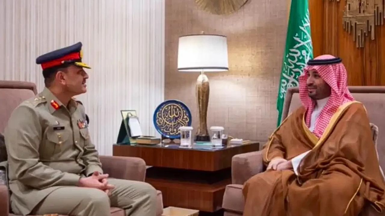 What exactly is Pakistan afraid of Pakistan army chief meets Saudi crown prince after Trump's victory