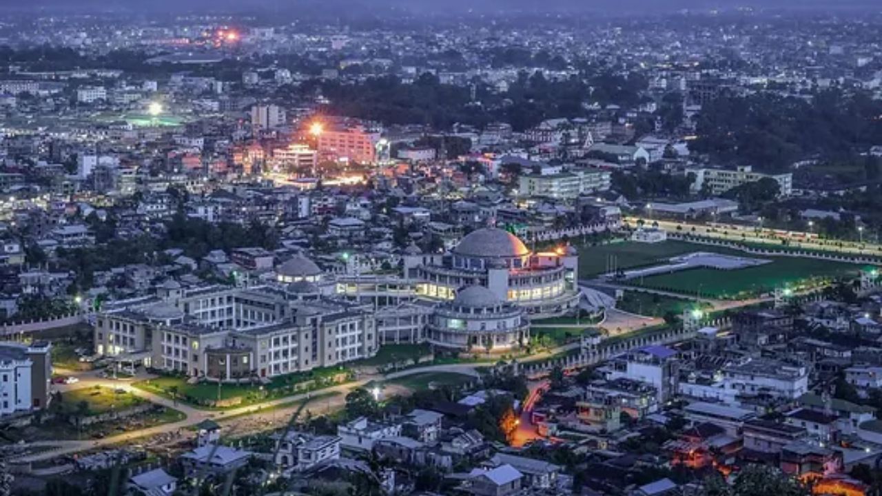 देशातील सर्वात स्वच्छ हवेच्या बाबतीत कर्नाटकातील हसन शहर आणि मणिपूरची राजधानी इम्फाळचाही टॉप 10 मध्ये समावेश आहे. सोमवारी सकाळी 8 वाजता या दोन्ही शहरांमध्ये AQI 13 ची नोंद झाली.
