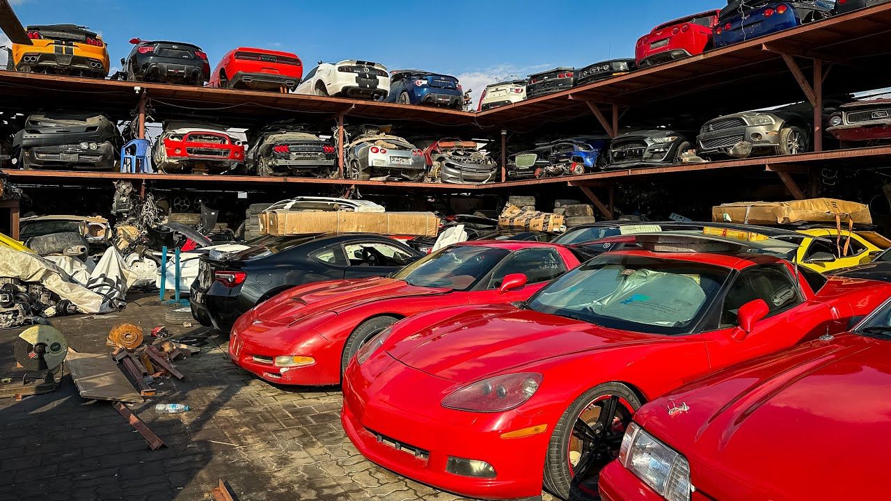 People leave cars worth lakhs of crores on the road here Including Lamborghini, Rolls Royce