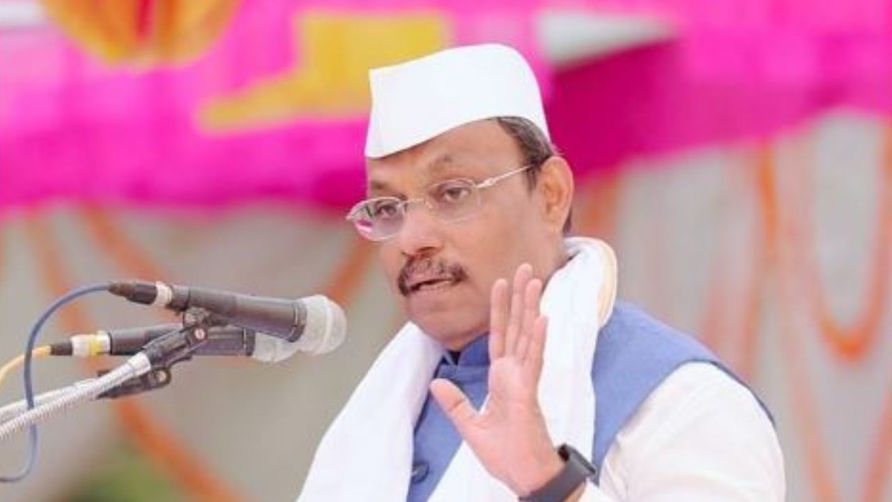दरम्यान, तावडे यांची स्थावर मालमत्तेच्या स्वरुपात एकूण ४३ लाखांहून अधिक मालमत्ता देखील आहे. 