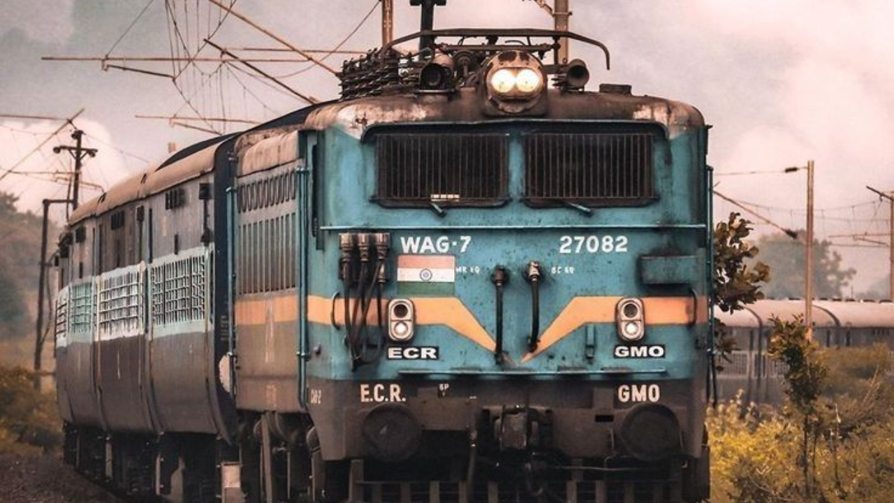 सुरुवातील या ट्रेनचा वापर मजूर आणि मालाची वाहतूक करण्यासाठी केले जायचा, नंतर पर्यटनाला चालना देण्यासाठी ही रेल्वे सेवा सुरु ठेवण्यात आली