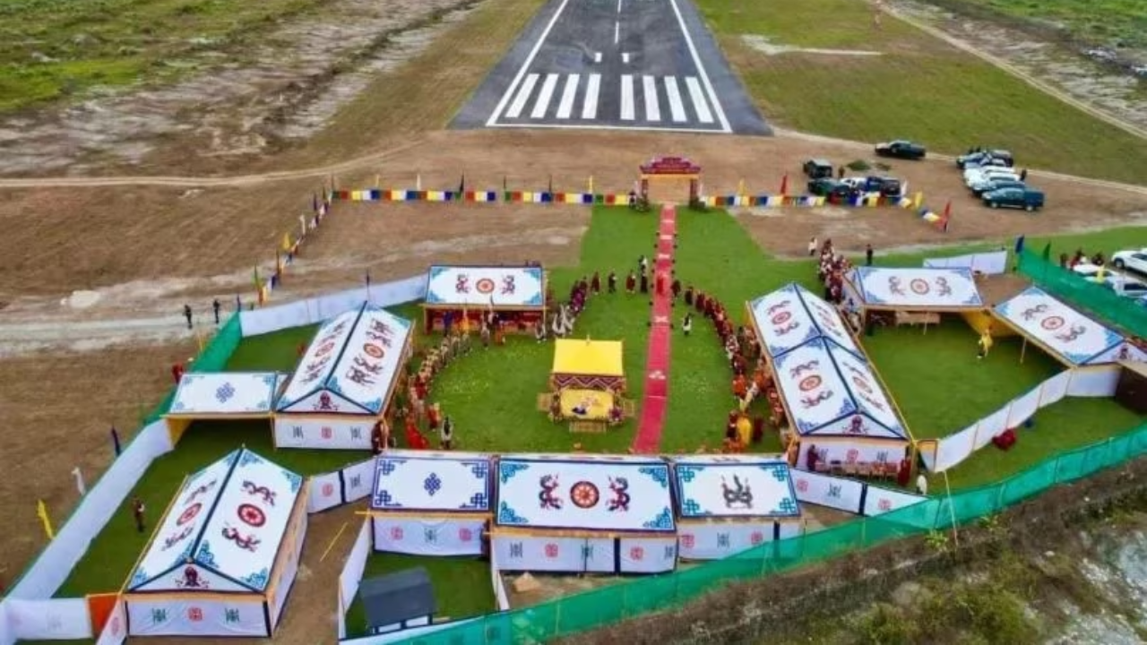 भूतानच्या अर्थव्यवस्थेला चालना देण्यासाठी गेलेफू येथे माइंडफुलनेस (Mindfulness) नावाचे शहर उभारले जाईल. या शहरात दळणवळणाच्या सुविधा उपलब्ध करून देण्यासाठी  भारत रस्ते तसेच रेल्वेचे जाळे तयार करत आहे
