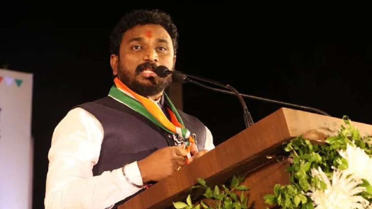 Amol Mitkari Target Rohit Pawar Wins The Election With Fewer Votes