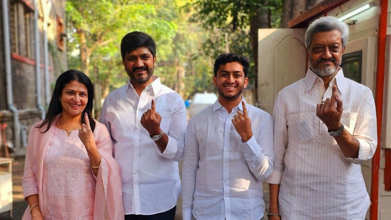 शिवाजीनगर विधानसभा मतदारसंघाचे भाजप उमेदवार सिद्धार्थ शिरोळे यांनी कुटुंबासह मतदान केले. 