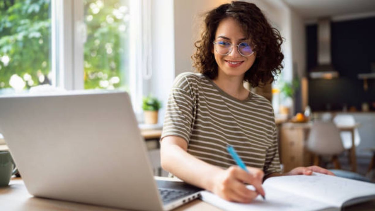 एकाग्रता वाढवण्याच्या सोप्या टिप्स (फोटो सौजन्य: iStock)