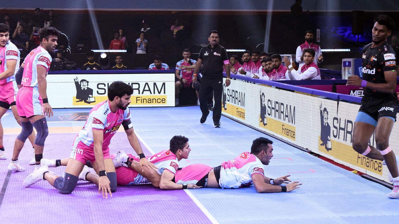 Pro Kabaddi League 11 : जयपूर पिंक पॅंथर्सने जोरदार चढायांनी सामना अनिर्णित, यू-मुम्बाला रोखले बरोबरीत