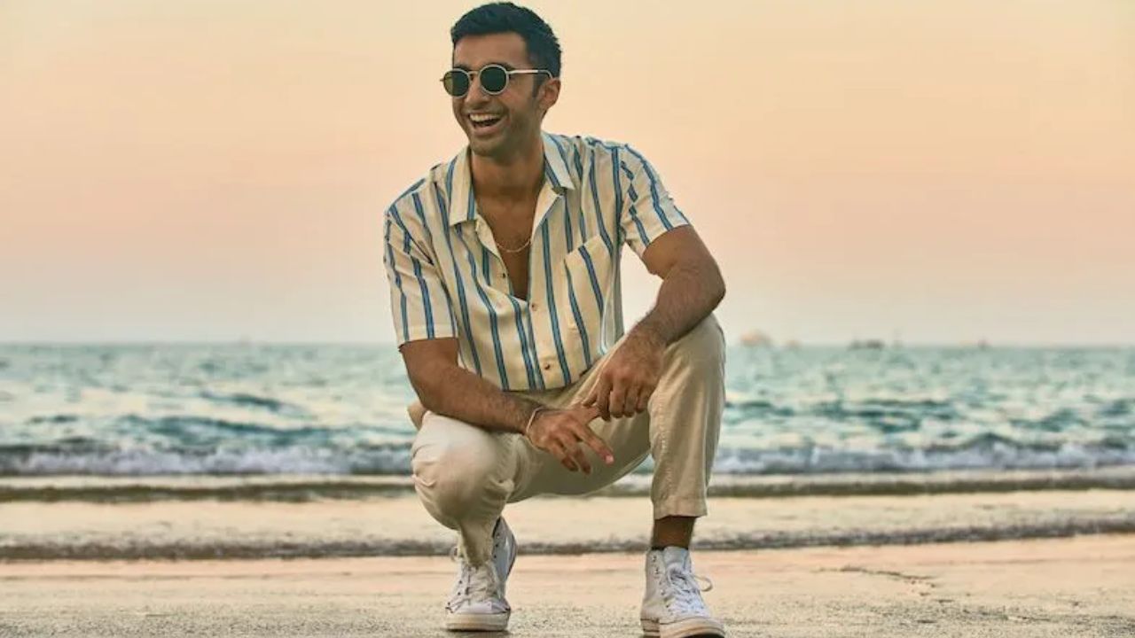 रोहन म्हणाला, “जेव्हा मी अर्जुन रामपालला सेटवर पाहिलं तेव्हा लगेचच मला त्याचा मोठा चाहता बनण्याची वेळ आठवली. मला त्याची रॉक ऑन मधील जो मास्कारेन्हासची भूमिका खूप आवडली. कॉलेजमध्ये, मी एक्सेल एंटरटेनमेंटमध्ये इंटर्नशिप केली आणि रॉक ऑन 2 ची शूटिंग गेटवे ऑफ इंडियावर झाली.