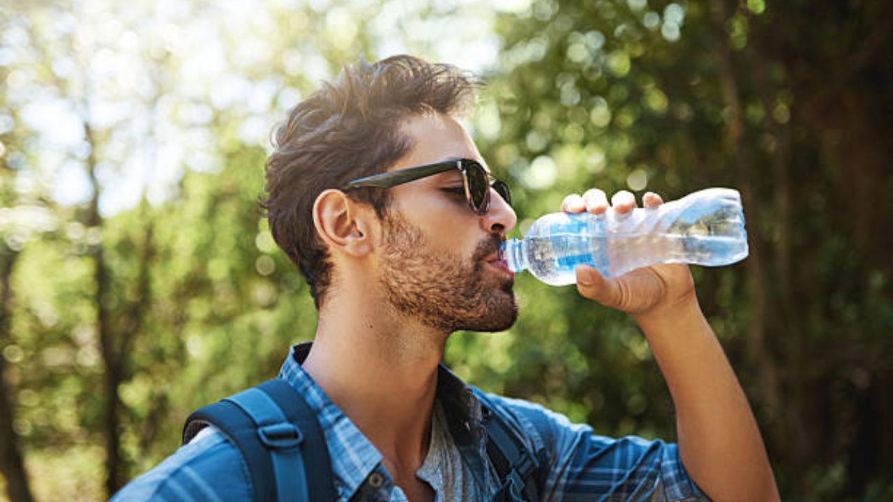 शरीरातील पाण्याचे प्रमाण योग्य राहिल्याने मेटाबॉलिज्म क्रिया सुधारते. यामुळे कॅलरी वेगाने बर्न होते, जे वजन कमी करण्यास मदत करते.  