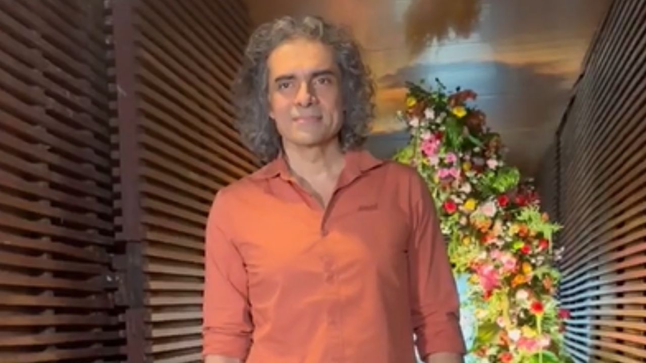 इम्तियाज अलीसह त्यांची मुलगी इदा अली देखील आलिया कश्यप आणि शेन ग्रेगोयरच्या प्री-वेडिंग कॉकटेल पार्टीचा भाग होण्यासाठी पोहोचली होती.