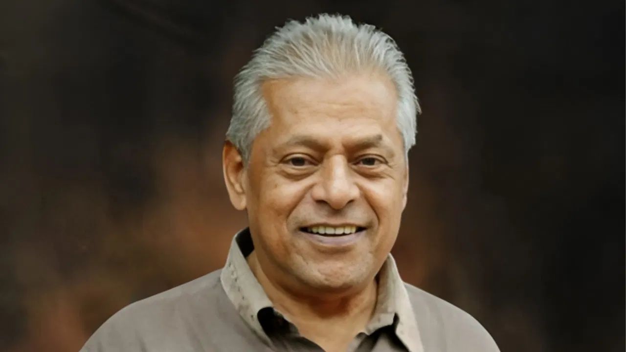 दिल्ली गणेश- Delhi Ganesh
प्रसिद्ध टॉलिवूड आणि बॉलिवूड अभिनेता दिल्ली गणेश यांचे वयाच्या ८० व्या वर्षी चेन्नई येथे ९ नोव्हेंबर २०२४ रोजी निधन झाले. त्यांनी ४०० हून अधिक चित्रपटांमध्ये काम केले आणि त्यांनी 'सिंदू भैरवी', 'नायकन', 'अपूर्व सौदरगरगल', 'अजब प्रेम की गज़ब कहानी', 'चेन्नई एक्सप्रेस', 'हिंदुस्थानी २' यांसारख्या चित्रपटांमध्ये काम केले आहे.