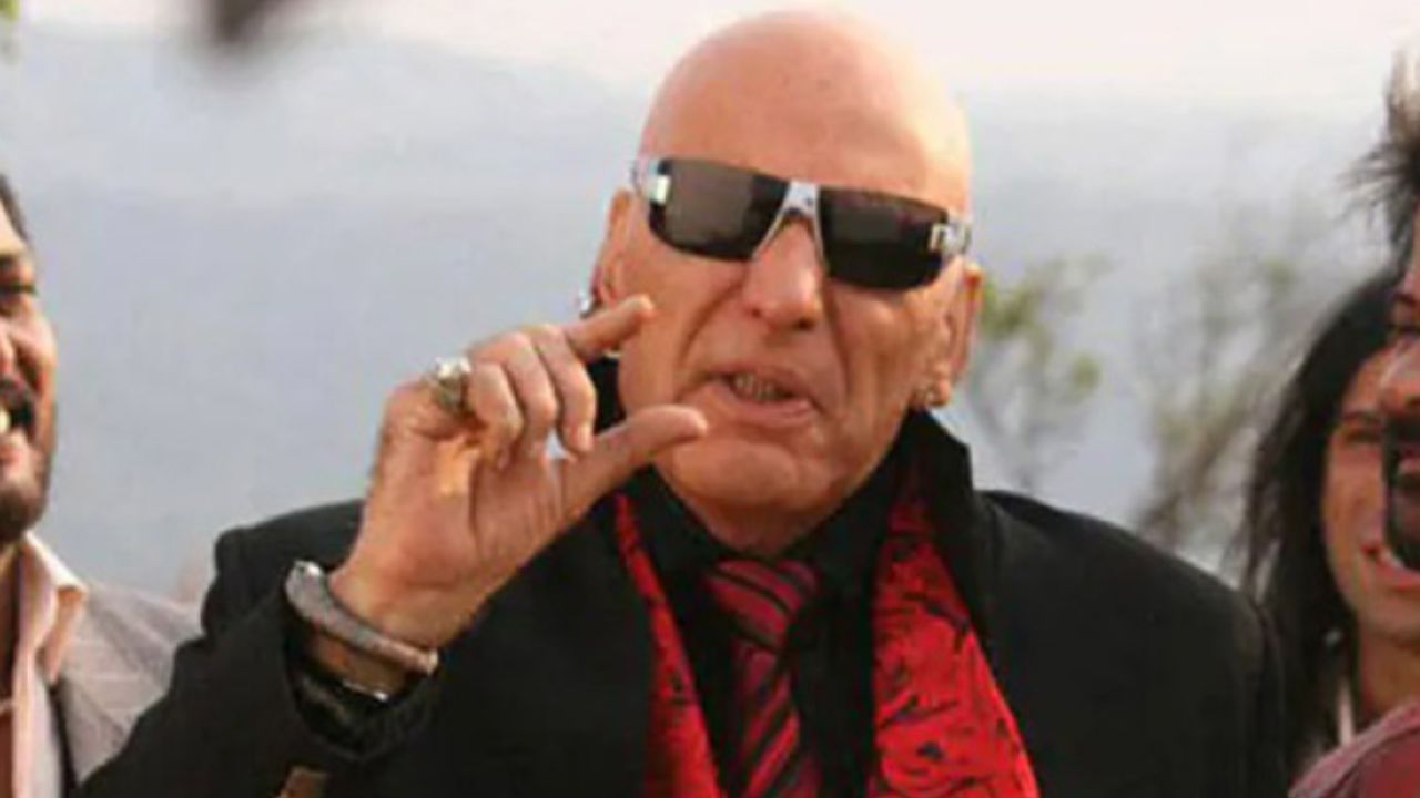 फिरोज खान- Feroz Khan 
टीव्ही आणि चित्रपट अभिनेते फिरोज खान यांचे 23 मे 2024 रोजी उत्तर प्रदेशातील त्यांच्या मूळ गावी हृदयविकाराच्या झटक्याने निधन झाले. 'भाभी जी घर पर हैं', 'जिजाजी छत पर हैं' आणि 'शक्तिमान' यांसारख्या शोसाठी ते ओळखले जातात. याशिवाय त्यांनी 'फूल और आग', 'कभी क्रांती कभी जंग', 'डुप्लिकेट शोले', यांसारख्या अनेक हिट चित्रपटांमध्ये त्यांनी काम केले.