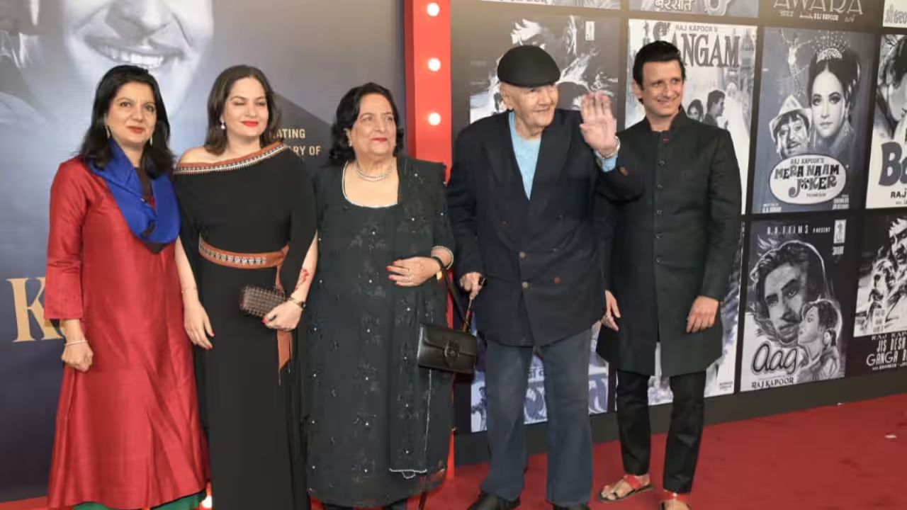 बॉलिवूड इंडस्ट्रीतील दिग्गज अभिनेते प्रेम चोप्रा त्यांच्या कुटुंबासह दिसले. त्यांचे जावई शर्मन जोशी यांनी देखील पापाराझींना पोज दिली. संपूर्ण कुटूंब खूप आनंदी दिसले. 
