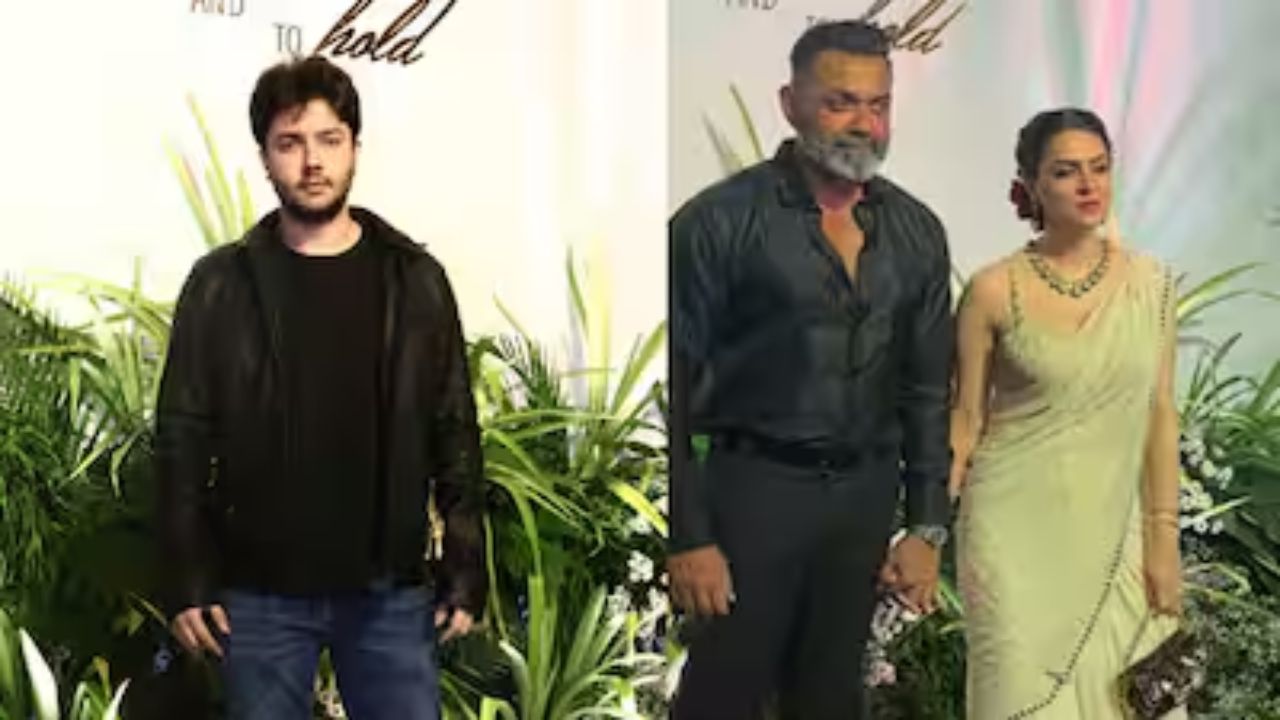 अनुराग कश्यपची मुलगी आलिया कश्यपच्या लग्नाच्या रिसेप्शनला सलमान खानचा भाचा निर्वाण खान आणि बॉबी देओलसह त्यांची पत्नी तान्याचा ही उपस्थित लागली होती. 