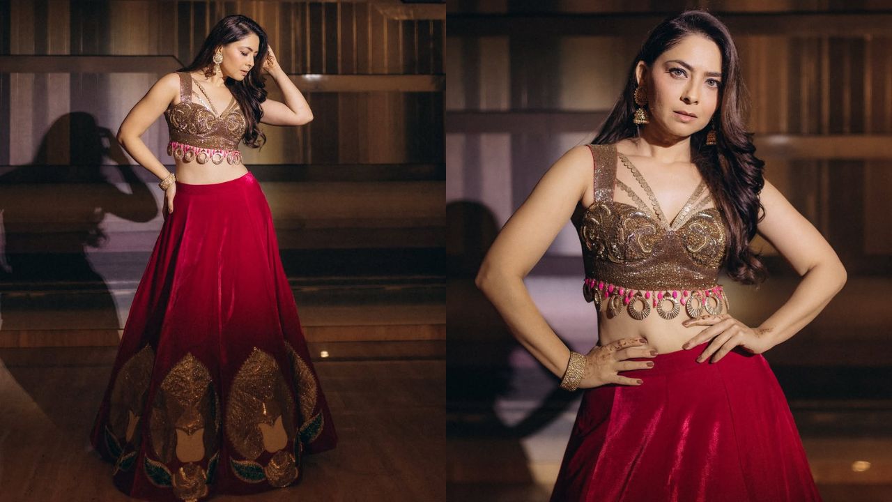 प्रसिद्ध अभिनेत्री सोनाली कुलकर्णीने इन्स्टाग्रामवर भावाच्या लग्नाच्या रिसेप्शननिमित्त काही खास फोटो शेअर केले आहेत. तिने शेअर केलेल्या फोटोंनी चाहत्यांचे लक्ष वेधले आहे.