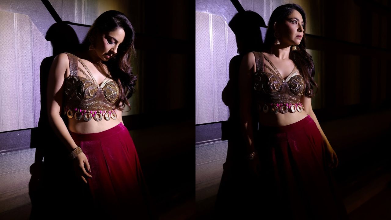 लेहेंग्यावर सोनालीने घातलेले झुमके आणि हातातील बांगड्या यांमुळे सोनालीचे सौंदर्य अधिकच खुलले आहे. सोनालीने शेअर केलेल्या फोटोंवर चाहत्यांकडून लाईक्स आणि कमेंट्सचा वर्षाव केला जात आहे.