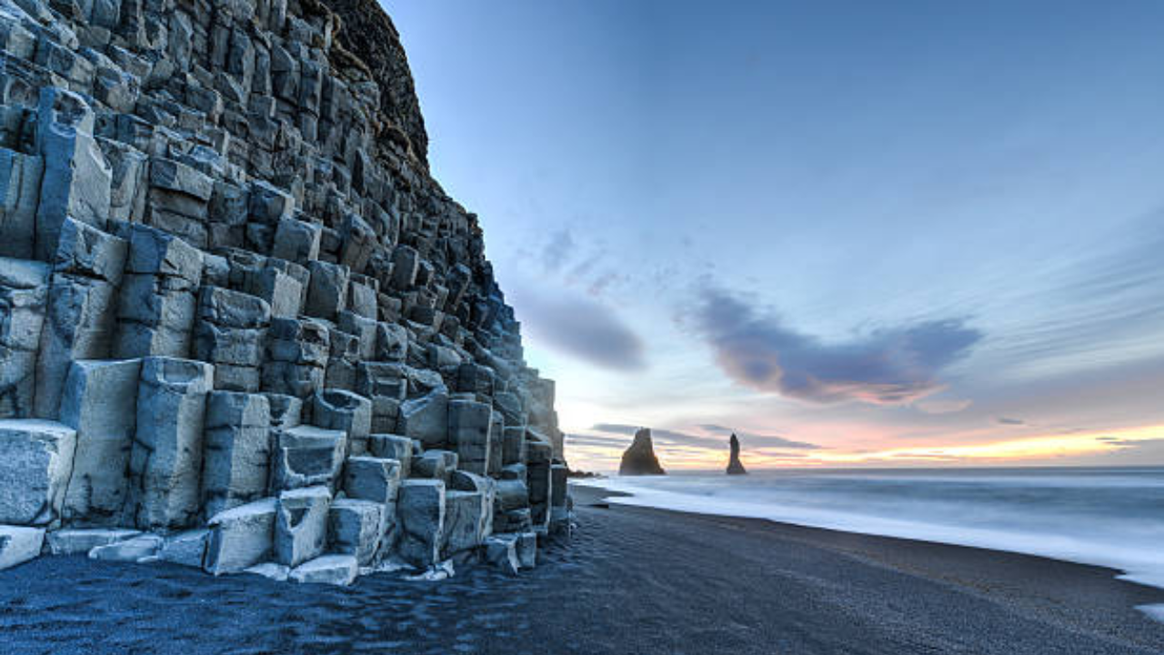 खरं तर, डासांशिवाय, या देशात इतर फारसे प्राणी नाहीत, जे साधारणपणे जगाच्या कानाकोपऱ्यात सहज दिसतात. आइसलँडमध्ये प्राण्यांच्या अंदाजे 1300 प्रजाती आहेत. याशिवाय येथे मानवी लोकसंख्याही खूपच कमी आहे.