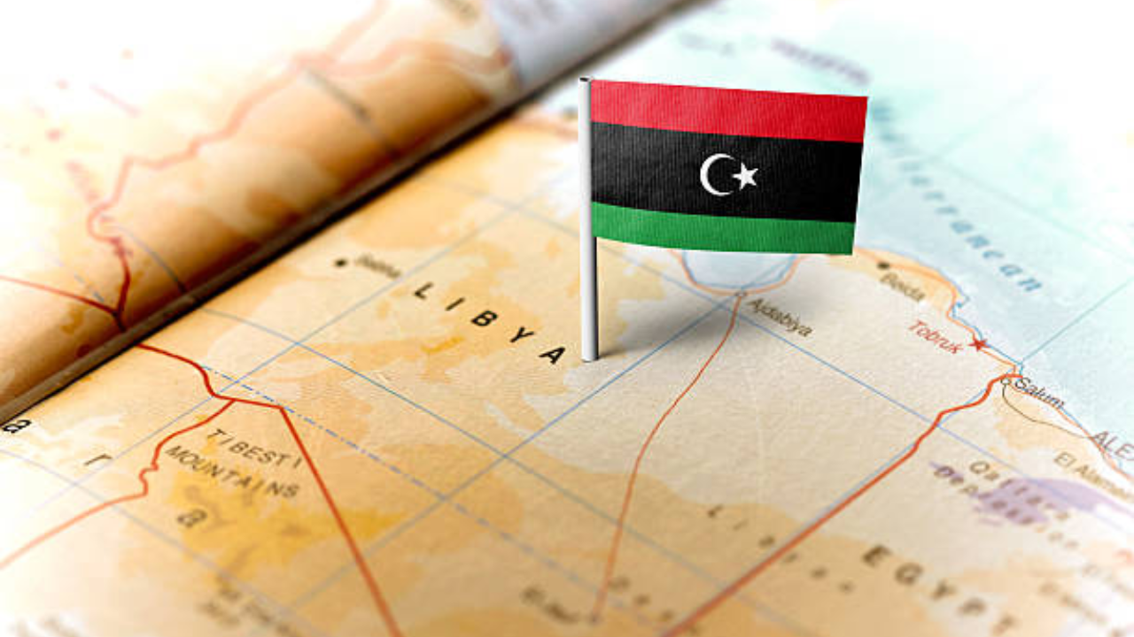 लिबियामध्येही ख्रिसमस साजरा करण्यावर कडक निर्बंध आहेत. येथे धार्मिक अल्पसंख्याक आणि परदेशी चालीरीतींवर नियंत्रण ठेवण्यासाठी त्यांचे सण साजरे करण्यावर बंदी घालण्यात आली आहे. त्यामुळे येथे ख्रिसमस साजरा करण्यासही बंदी घालण्यात आली आहे