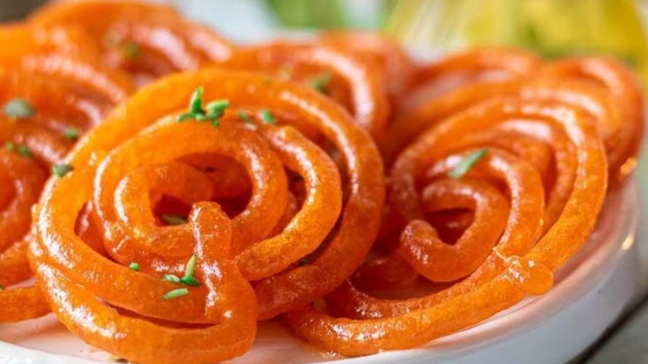15 व्या शतकात भारतात जिलेबी तयार करण्यास सुरुवात झाली. बांगलादेशने स्वतंत्र राष्ट्र झाल्यानंतर जिलेबीला राष्ट्रीय मिठाई घोषित केले.