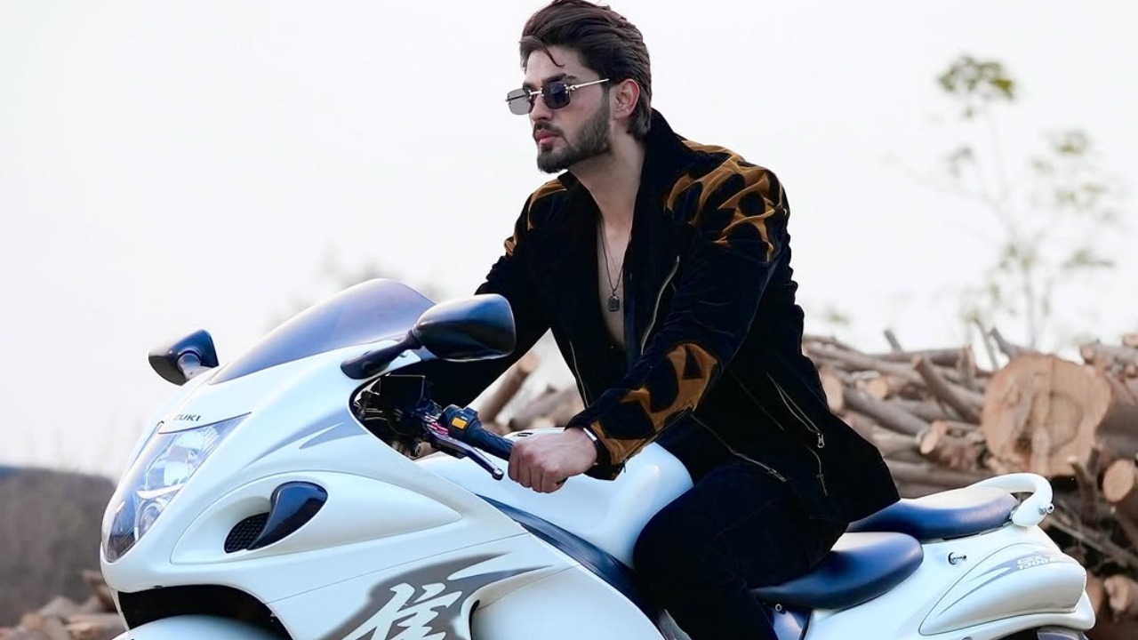 काही नेटकऱ्यांनी तर चक्क निकी तांबोळी भाग्यवान असल्याचे घोषित केले आहे. अनेक तरुणींनी प्रेमाचे संदेश दिले आहेत.