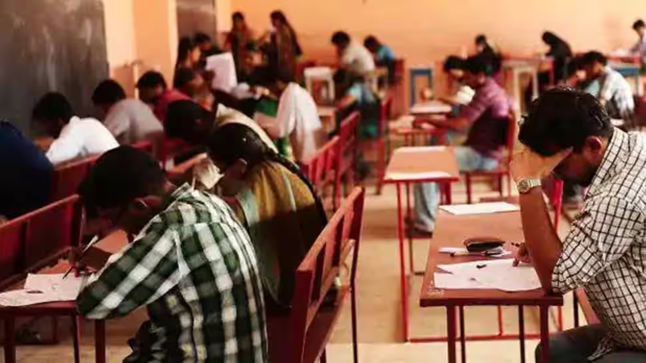 विद्यार्थ्यांना माहिती देण्यात आली आहे. परीक्षेसाठी अर्ज करणाऱ्या उमेदवारांना परीक्षा संदर्भात सर्व आवश्यक माहिती पुरवण्यात येत आहे.  