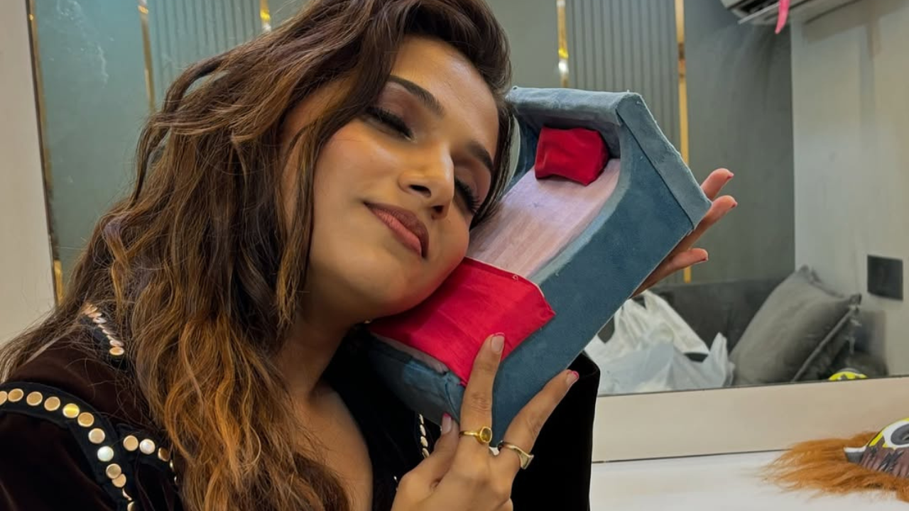 बिग बॉस पर्व ५ वेच्या प्रेक्षकांनी जान्हवीच्या या बिनधास्त वागणुकीचे कौतुक केले आहे. तसेच सुरुवातीच्या काळात तिला किलर गर्ल म्हणून उपमा देण्यात आली होती.