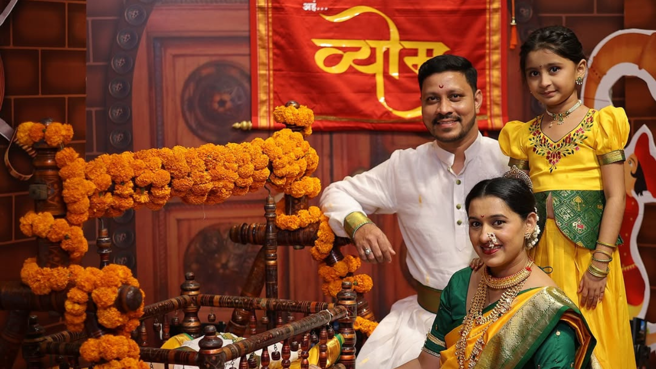 कॉमेंट्समध्ये व्याकुळ कुटुंबियांना शुभेच्छा देण्यात आल्या आहेत. तसेच बाळाच्या नावाचे कौतुक करण्यात आले आहे. 