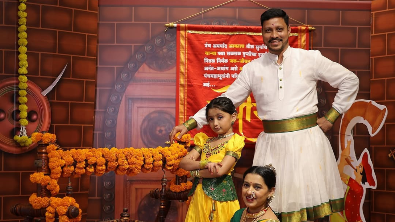 इंस्टाग्रामवर नव्या पाहुण्याचे नाव जाहीर करण्यात आले आहे. गेल्या काही दिवसांपासून मायराच्या लहान भाऊचे नाव काय असणार? हा प्रश्न नेटकऱ्यांना पडला होता, त्याचे उत्तर समोर आले आहे. 