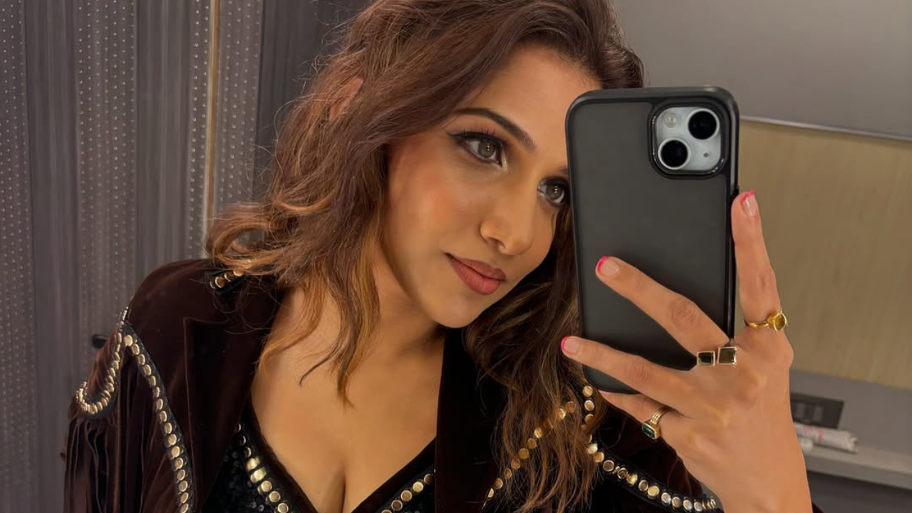 जान्हवी तिच्या डॅशिंग अंदाजासाठी प्रसिद्ध आहे. तसेच तिने बिग बॉसच्या या पर्वातून दाखवून दिले आहे कि ती एक बिनधास्त मुलगी आहे.