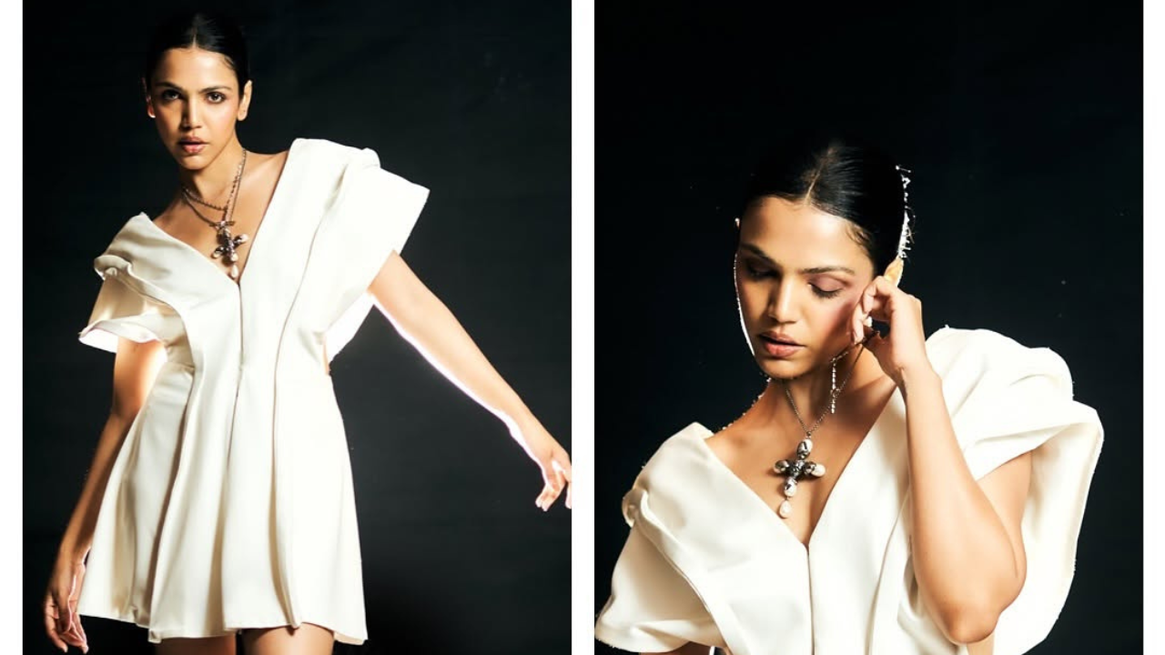 श्वेत रंगातील वेस्टर्न आऊटफिटमध्ये श्रियाचे सौंदर्य अधिक निखरून आले आहे. या लूकमध्ये श्रिया फार आकर्षक आणि सुंदर दिसत आहे. 